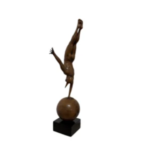 Equilibrista en un brazo miniatura, Jorge Marín